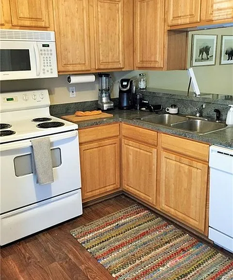McFarlin Place Apartments — Photo 20