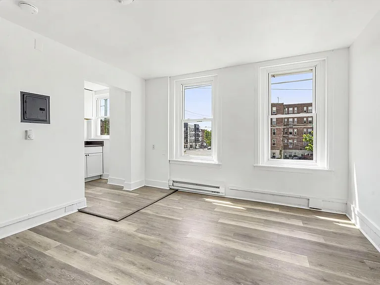 914 Belmont Ave — Photo 4