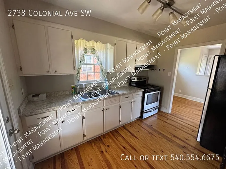 2738 Colonial Ave SW — Photo 9