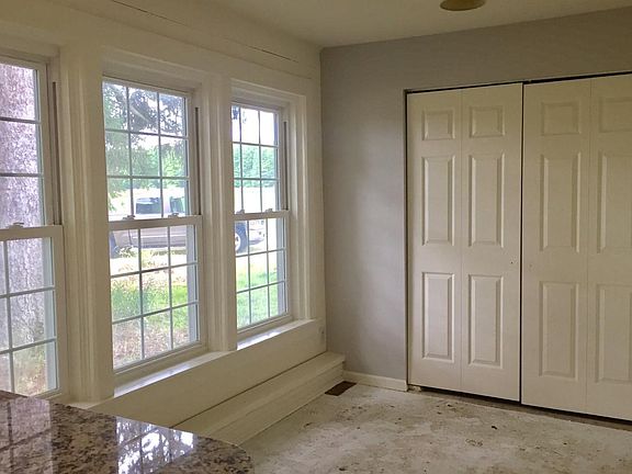 Breakfast Nook / Laundry
