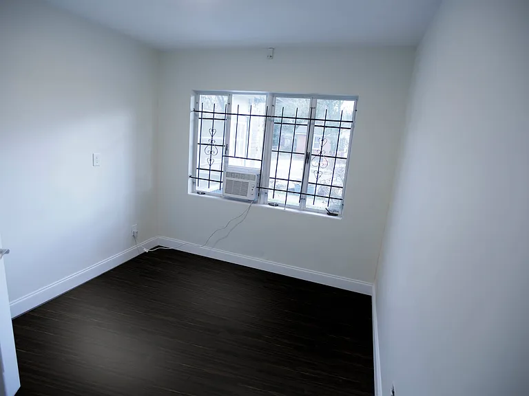 1355 W 13th St — Photo 23