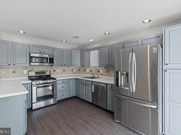 302 Wellington Park Dr — Photo 12