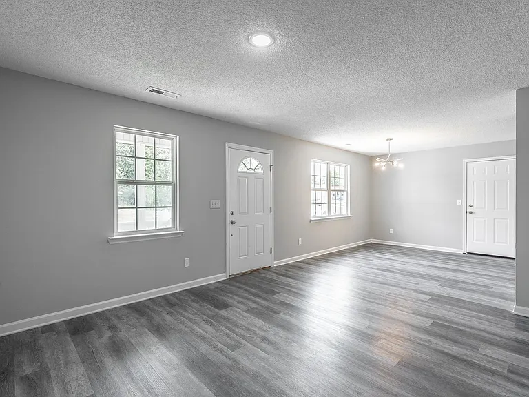 1801 S Lyerly St — Photo 3