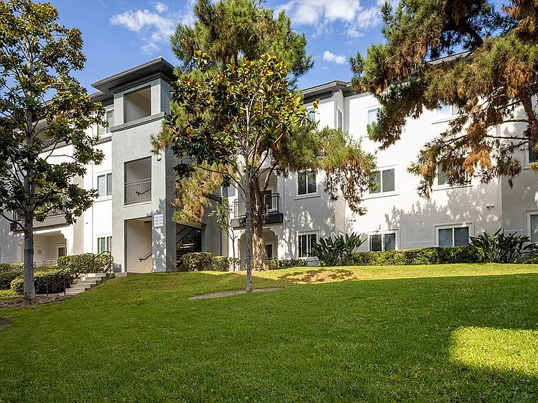 Sierra at Otay Ranch Apartments — Photo 15