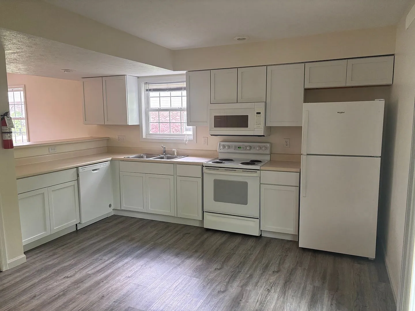 Townhome: 3 Bedroom 2.5 bath — Photo 2
