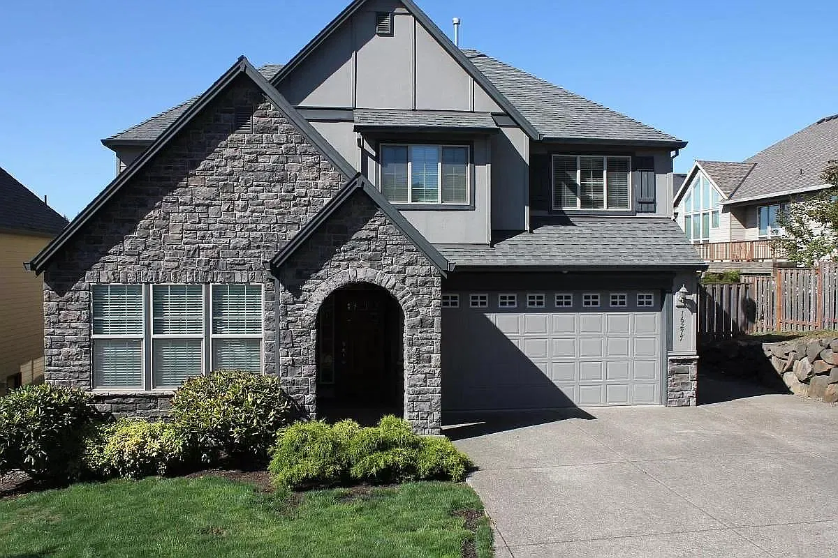 4 bed, 2.5 bath, 2656 sqft, $3,195 — Photo 1
