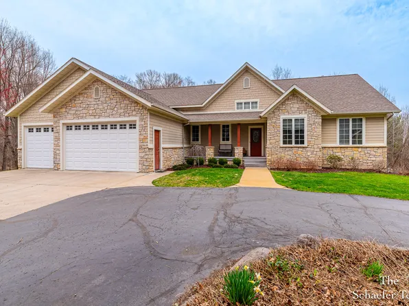 12909 Sky High Dr, Lowell, MI 49331