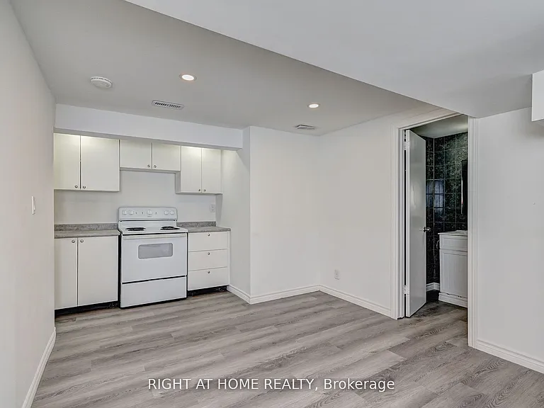10 Monroe St #BASEMENT — Photo 16