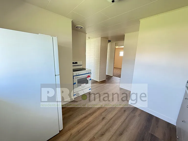 629-637 Cambridge Dr. — Photo 4