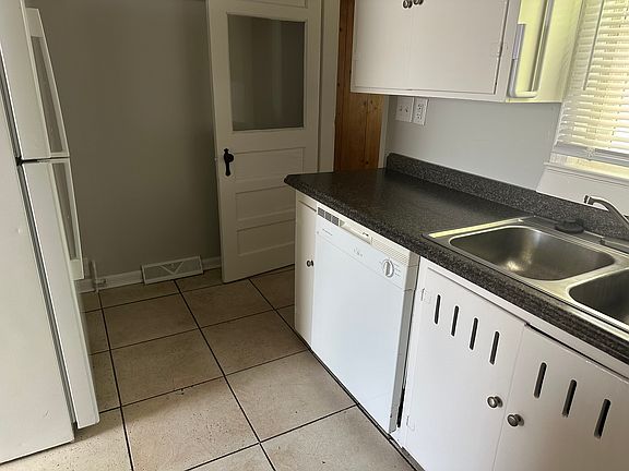 3rd image of 4841 Fontana St