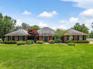 1505 W Westbrook Dr, Mahomet, IL