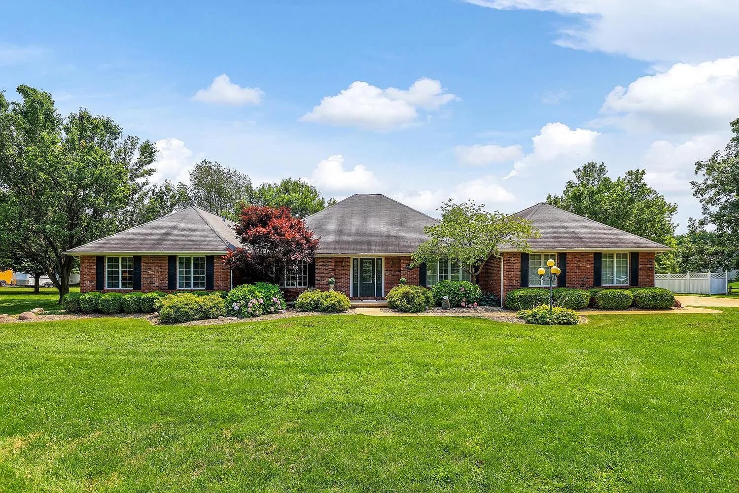 1505 W Westbrook Dr photo 1