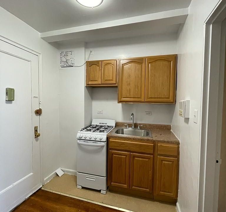 2nd image of 1478 E 28th St #5QQ