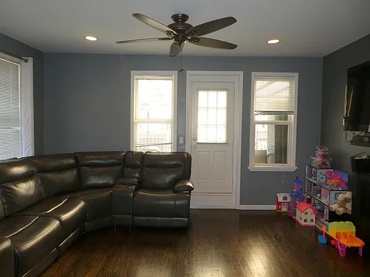 Sold by Century 21 Mizrahi Realty | media 23
