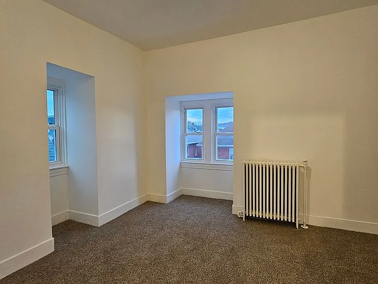 921 W Poplar St — Photo 11