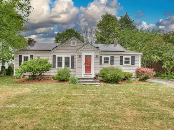 16 Evergreen St, Barrington, RI 02806