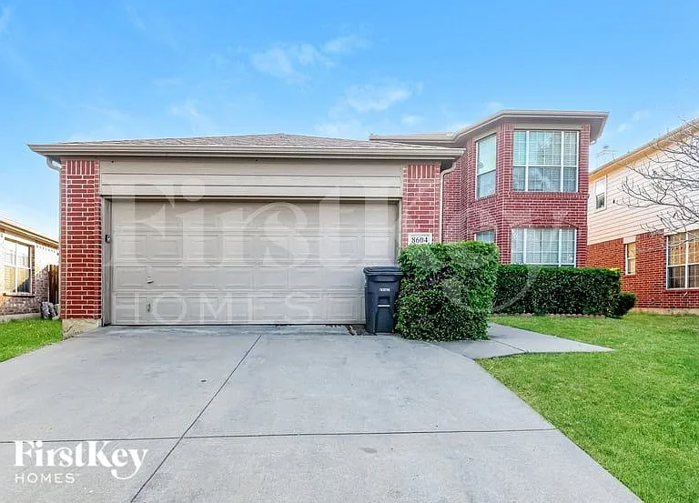 8604 Orleans Ln — Photo 1