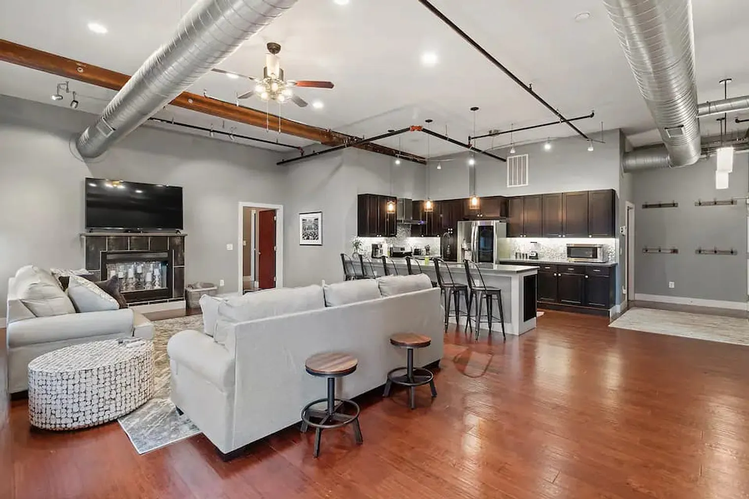 2 bed, 2.0 bath, $5,700 — Photo 1