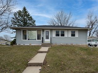 3301 Clover Dr SW, Cedar Rapids, IA 52404