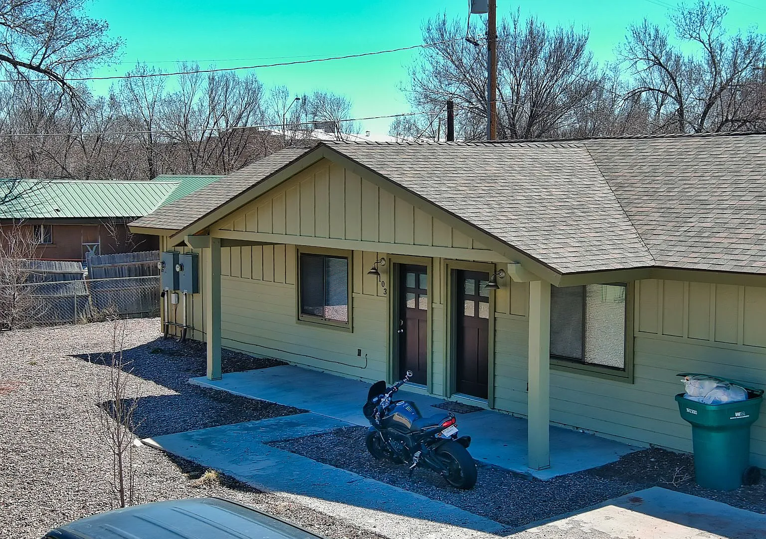 561 N 10th Pl — Photo 1