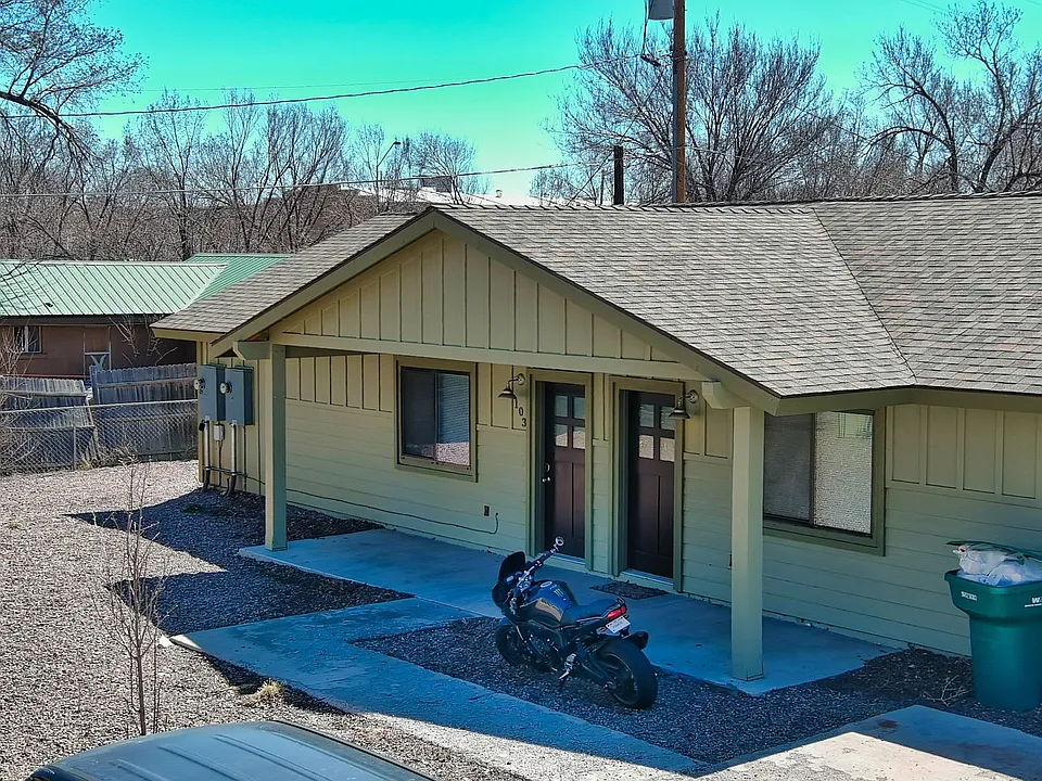 561 N 10th Pl