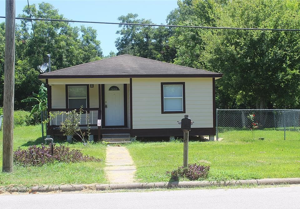 1st image of 126 S Bell Dr