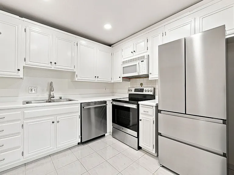 300 Cagney Ln #1 — Photo 3