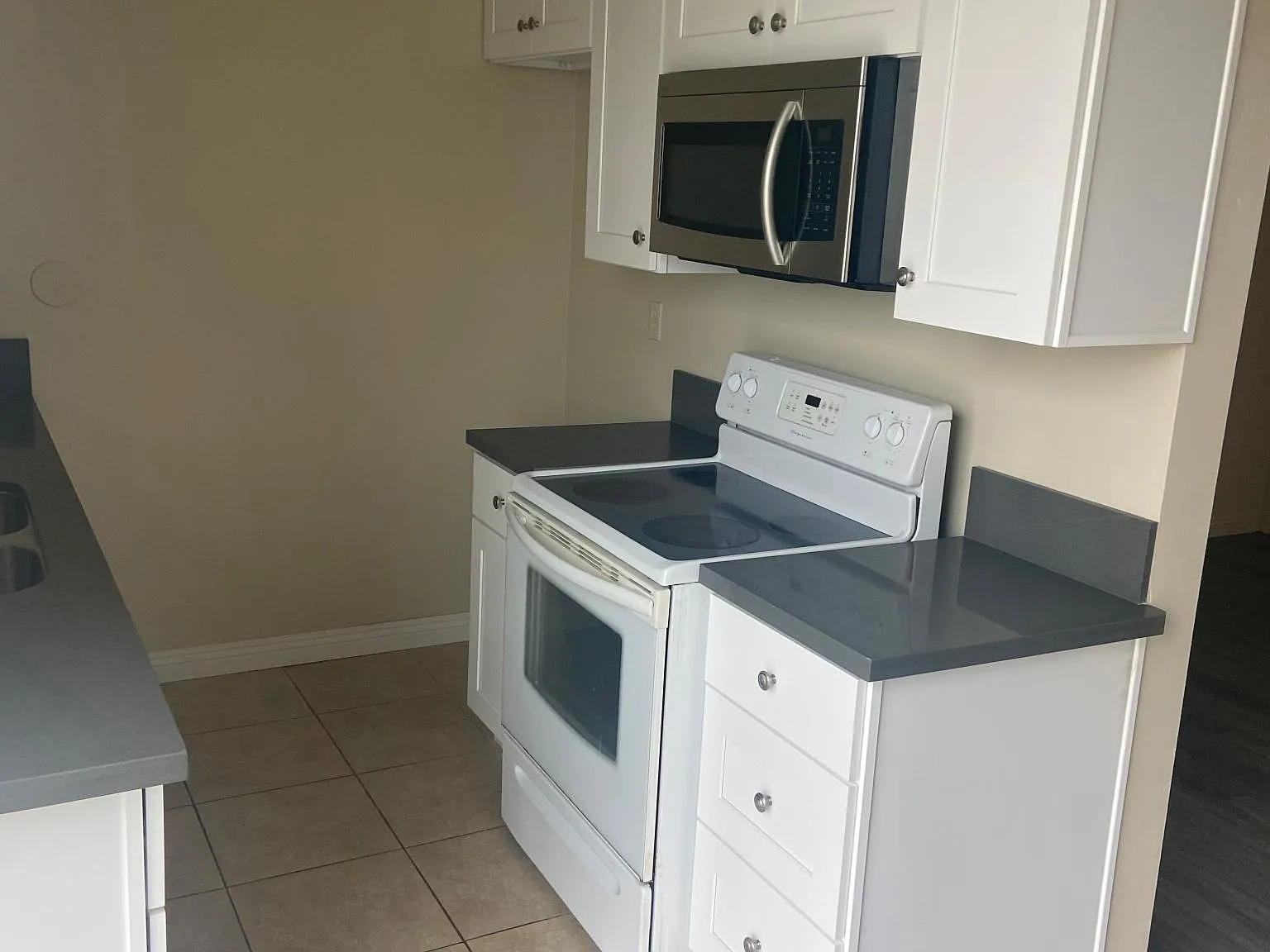 2 bed, 950 sqft, $2,275 — Photo 3
