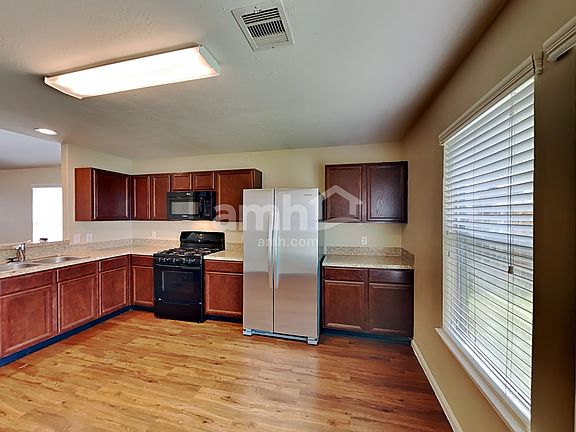 3rd image of 3930 Hawthorn Glen Ct