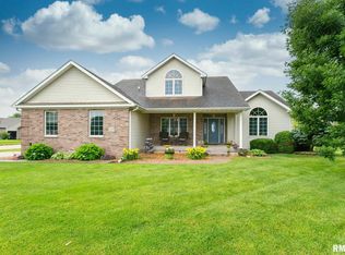 905 Heiler Ct, Eldridge, IA 52748
