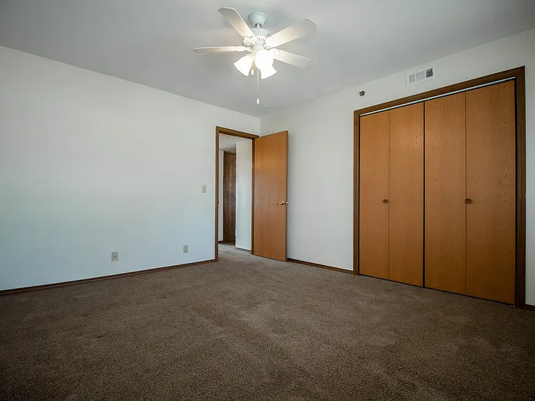 707 Golfcrest Rd S — Photo 28