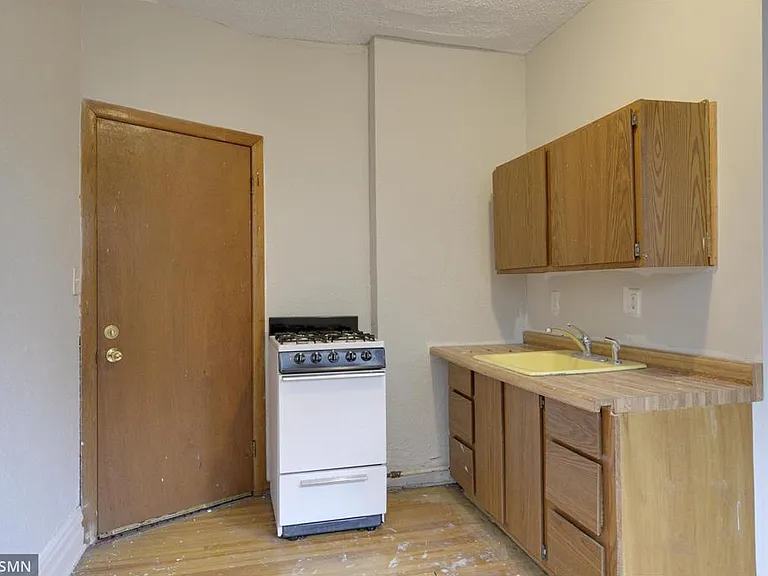 432 Dewey St — Photo 2