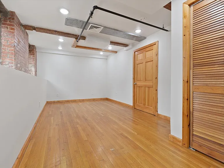 325 Lafayette St #1003 — Photo 16