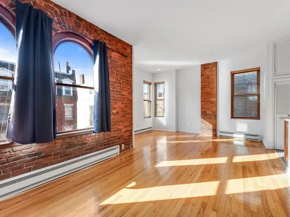 8 Battery St APT 14, Boston, MA 02109