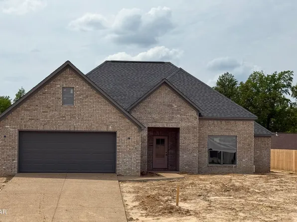 93 Bedford Farms Dr, Jackson, TN 38305