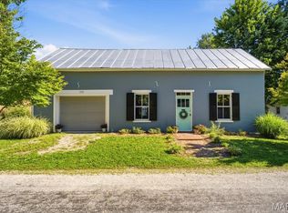 509 W Elm St, Millstadt, IL 62260