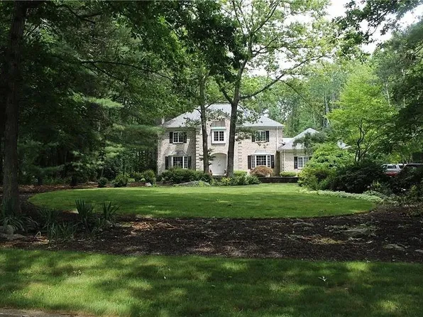 336 Gilbert Stuart Dr, Warwick, RI 02818