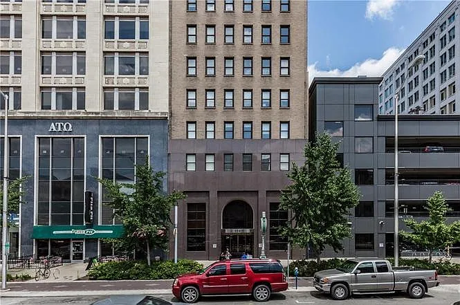 110 E Washington St #601 — Photo 2