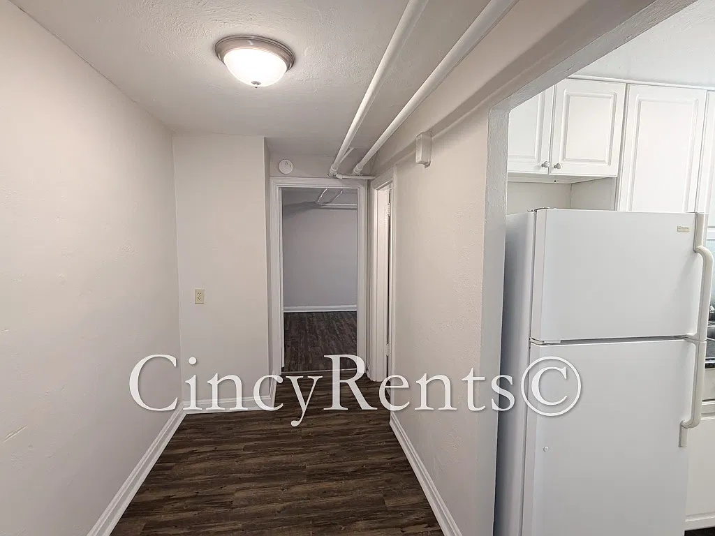 2786 Observatory Ave #9 | Great 1 bedroom apartment near Hyde Park Square | Free Heat at Hyde Park — Photo 4