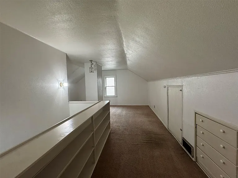 15801 Centralia — Photo 18