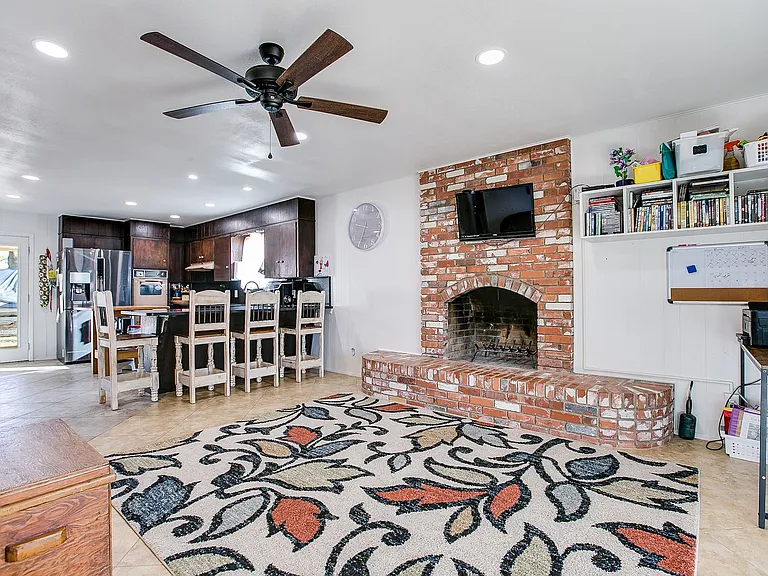 1510 Loop Dr — Photo 22