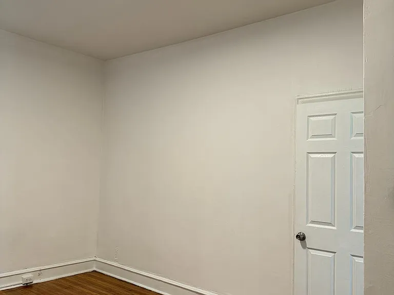 150 W Washington Ln #1A — Photo 8