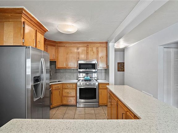 5th image of 254 E Crystal Lake St