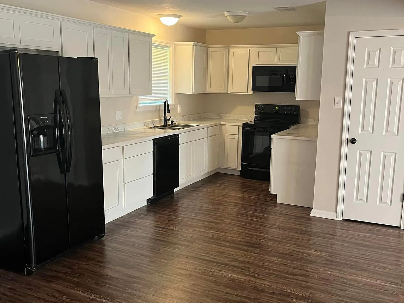 3 bed, 1413 sqft, $1,450 — Photo 4