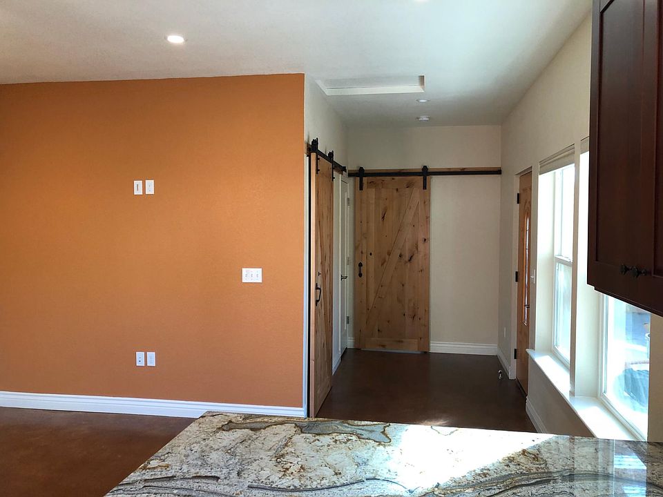 2nd image of 1526 Palmer St