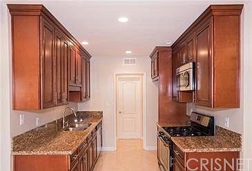 3rd image of 7909 Quimby Ave