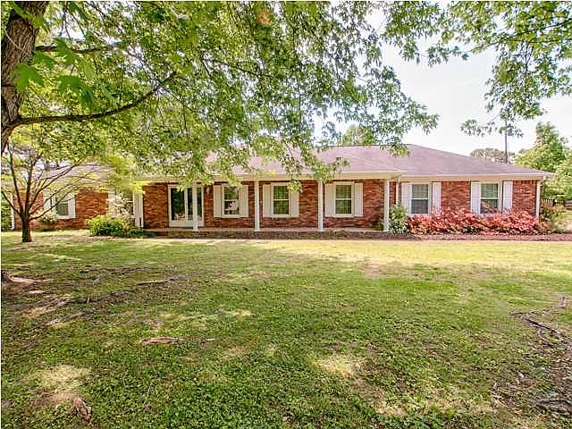 1st image of 7618 Lakewood Dr