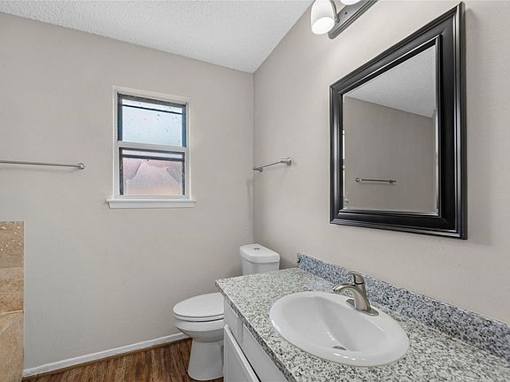 3rd image of 6527 Briar Glade Dr