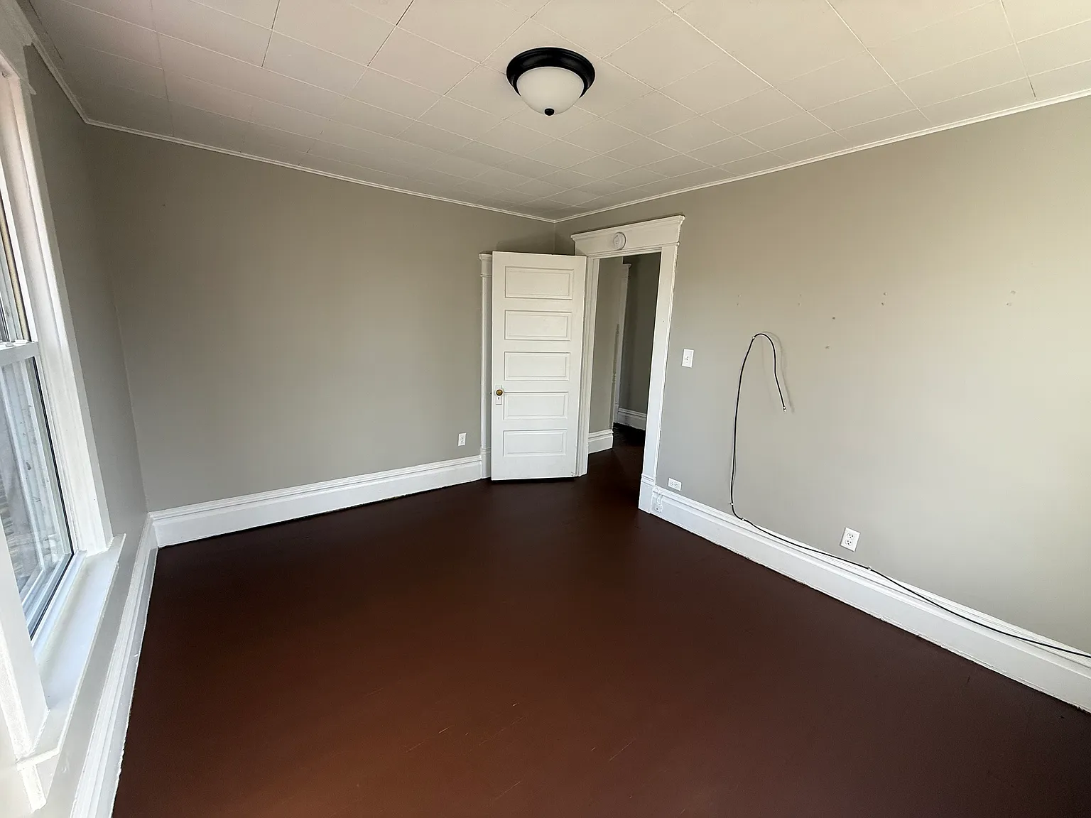 4 bed, 2200 sqft, $1,050 — Photo 3