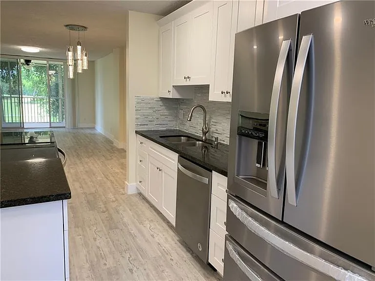 250 Jacaranda Dr #203 — Photo 3